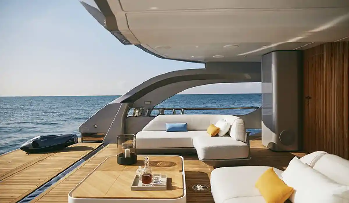 Azimut - Grande Trideck - Best Yacht Rentals - Best Preowned Yachts - Exclusive Concierge Club.webp